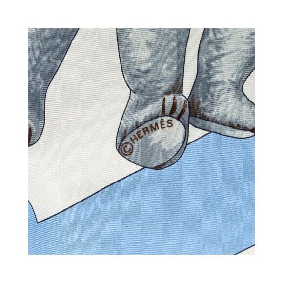 Pre Loved Hermes Confidents Des Coeurs Silk Scarf Wallet by - Picture 4 of 6